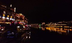 湖南長(zhǎng)沙 韶山毛主席故居、土司王府、天門山國(guó)家森林公園.玻璃棧道、大型民俗表演晚會(huì)、鳳凰古城、湘西苗寨、張家界國(guó)家森林公園（天子山.袁家界.金鞭溪）世界地質(zhì)公園 6日游【姐妹兄弟班；縱情山水.享你所想