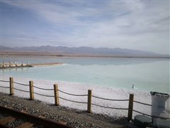 甘肅蘭州 七彩丹霞、嘉峪關(guān)、莫高窟、鳴沙山月牙泉、察爾汗、茶卡鹽湖、青海湖、環(huán)湖西路 文迦牧場 8/10天【特別安排1晚體驗?zāi)β甯鐜づ?；送航?騎駱駝+滑沙+越野摩托車，草原娛樂套票+換裝體驗】