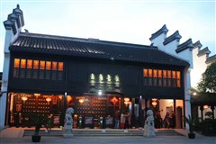 蘇州西園寺、七里山塘街、水鄉(xiāng)周莊、木瀆老街、上海外灘、南京路、四行倉(cāng)庫(kù) 3日游【純玩雙城記】