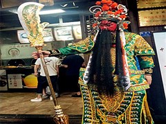 四川峨眉山 金頂、大熊貓基地、樂(lè)山大佛、黃龍溪古鎮(zhèn)、錦里、都江堰 、青城山 6日游【獨(dú)家住宿一晚國(guó)際掛五溫德姆至尊豪庭；贈(zèng)送峨眉山功夫變臉晚會(huì)、峨眉山金頂】