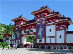 海南三亞 蜈支洲島、天涯海角、南山佛教文化苑、直升機(jī)體驗(yàn)+贈(zèng)大游艇出海、玫瑰谷、呀諾達(dá)雨林文化旅游區(qū) 雙飛6日游【純玩0購(gòu)物；無(wú)優(yōu)旅程，品質(zhì)優(yōu)選景點(diǎn)；贈(zèng)送火車(chē)頭夜市】