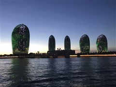 海南三亞 蜈支洲島、南山海上觀音、豪華游艇出海、檳榔谷、后海漁村小鎮(zhèn) 雙飛6日游【純玩無(wú)購(gòu)物，一價(jià)全含無(wú)自費(fèi)；特別安排一晚后?？蜅?，蜈支洲VIP登島