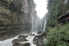 恩施大峽谷（云龍河地縫+七星寨）、船游清江大峽谷、地心谷、梭布埡石林、女兒城 雙高5日游