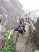 貴陽黃果樹瀑布、小七孔、梵凈山、西江千戶苗寨、鎮(zhèn)遠古鎮(zhèn) 6日游【9-15人小眾團，全國首款且獨家1+1雙排座駕，超長車身僅設15席；入住 景區(qū)觀景房+河景房】