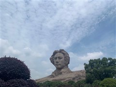 湖南長沙 韶山 張家界森林公園（袁家界?金鞭溪）、天門山（玻璃棧道)、土司王府、大型民俗歌舞晚會、芙蓉鎮(zhèn)、鳳凰古城、湘西苗寨 雙飛6日游【獨家線路 VIP尊享；一價全含 全程0自費】